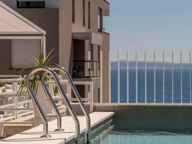 The Pleasurist- With Private Heated Pool And Terrace
